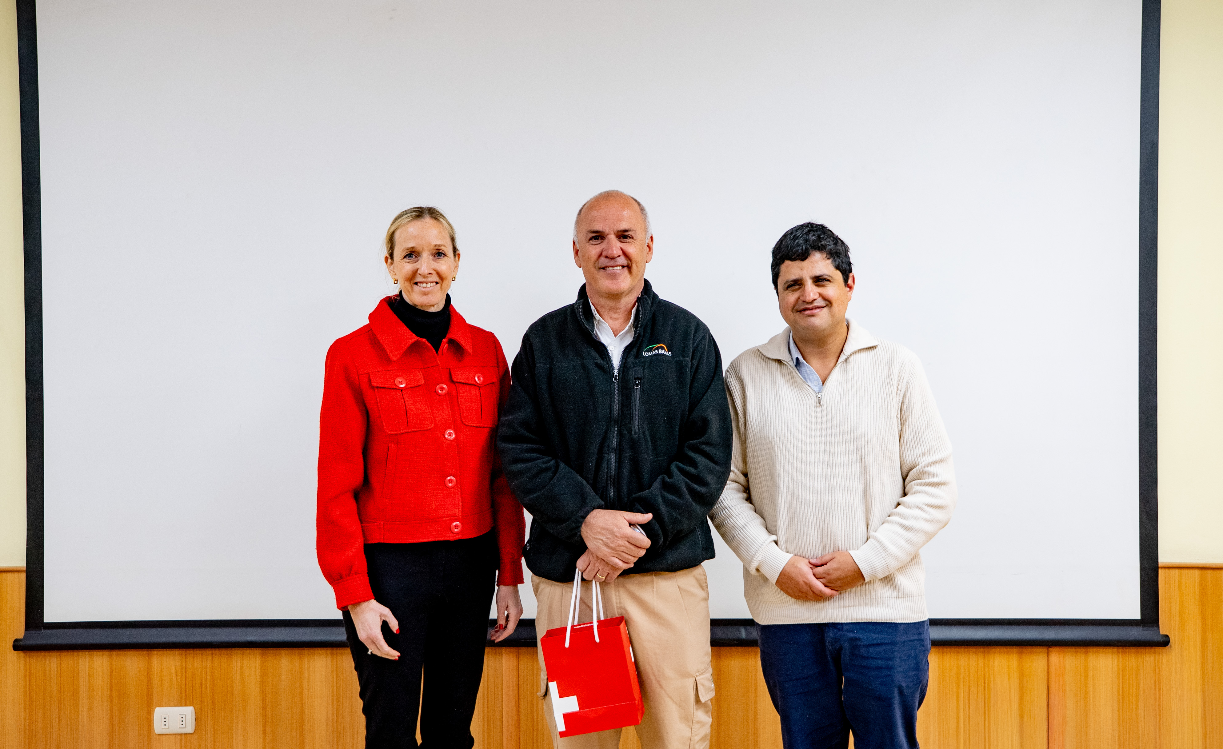 VISITA EMBAJADORA 10-06-26-16